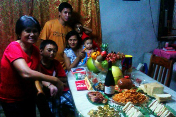 This was our last year's preparation for the new year celebration. With my hubby, kids and my superstitious mom.